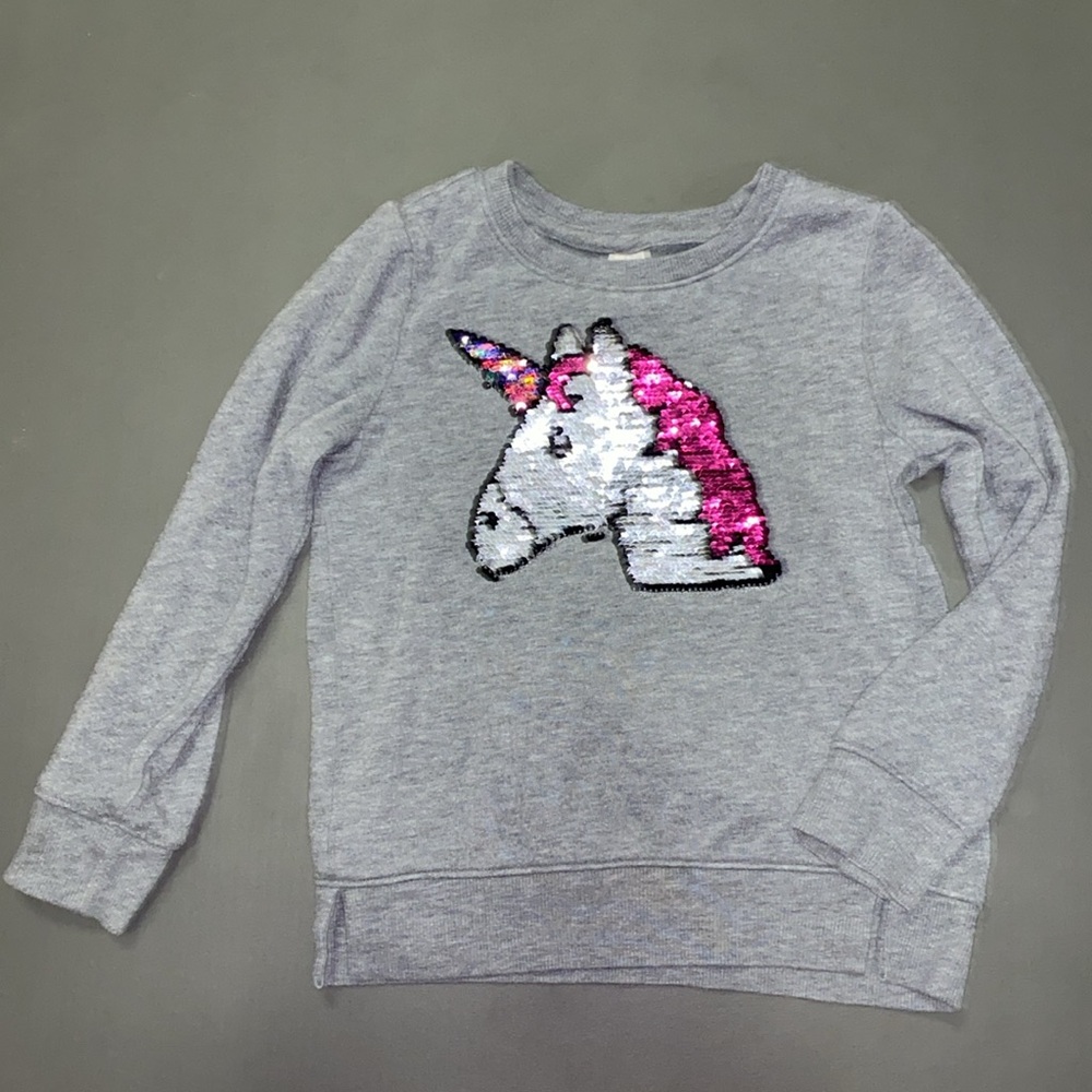 Oshkosh Sequin changing unicorn sweatshirt- Size 6/6x